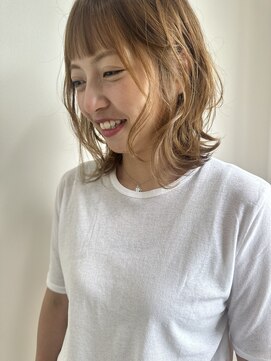 ビーヒアナウ N゜02 金沢鞍月店(BE HERE NOW) ミディアムウルフ♪