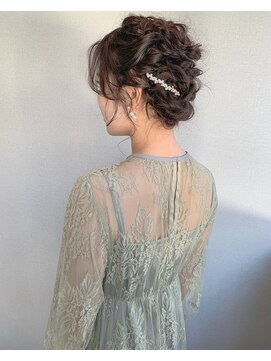 オグジュアリー 表参道(aux.) ゆるっとまとめ髪アレンジ(電話予約)