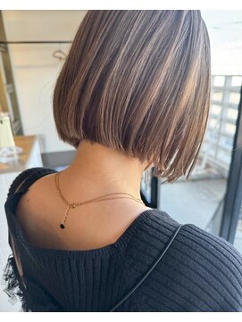 ジジ フルアヘッド(Gigi fullahead) 切りっぱなしボブ×ミルクティーベージュ