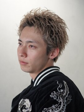 フィフス トウキョウ (fifth TOKYO) ハイトーンとも相性の良いスパイキーショートスタイル