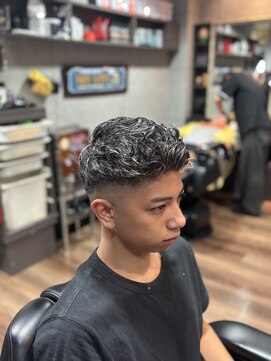 グロウヘアワークス(grow hair works) 癖毛×スキンフェード