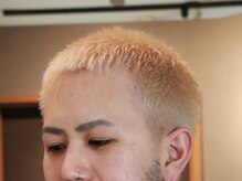 【メンズブリーチ】ダメージを抑えつつ理想の白さ・透明感へ。ハイトーンで個性を解き放つ。