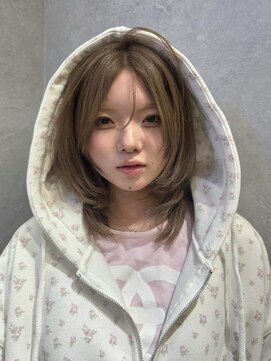 ルピネバイバド(Lupine by bud) 小顔ミディアムレイヤージンジャーベージュ