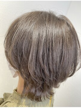 リーオオサカ(Lee Osaka) 【Lee大阪店】グレージュ×ウルフ×くびれショート/新出奈津樹