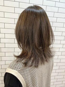 オーストヘアジジ(Aust hair Gigi) レイヤーミディ×イルミナカラーオリーブベージュ Eri