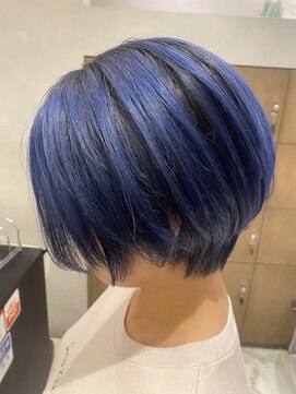 アース オーセンティック 東久留米店(EARTH Authentic) ブルーシャドウルーツ　ハンサムショート