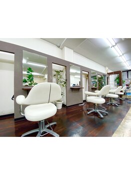 【金山/尾頭橋】駐車場あり◎経験豊富なスタイリストが、40代・50代・60代の方の髪のお悩みを改善します◇