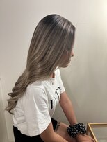 ココルアナ(coco luana)&nbsp;バレイヤージュ/グレージュ/シルバー/ケアブリーチ/ハイトーン