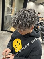 イーラ(era)&nbsp;メンズパーマホワイトメッシュ縦落ちツイスパマッシュ