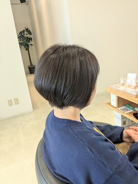 ストーリアエフ カミトザッカ(storia.f kami to zakka) 大人女性のひし形ショートボブ