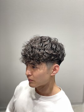 グルーマーズトウキョウ 渋谷店(GROOMER/S TOKYO) スペインカール　メンズカット　メンズパーマ　フェード　海外風