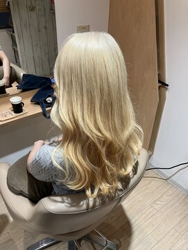 アンフィ 東京(Amphi) 【ケアブリーチでつくる!!抜きっぱなしホワイトブロンド♪】