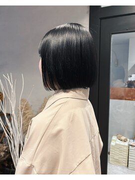 オーバーツー(over-two) 黒髪ボブ