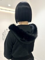 ケンジ 横浜(KENJE) 艶とシルエットが美しい切りっぱなしボブ