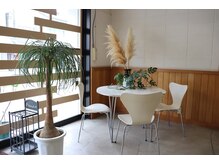 トレス(Tres)の雰囲気（2名のスタッフでお客様をお待ちしております）