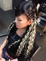 ゾーマ(ZOUMA) エクステでハイトーンウェーブスタイル☆ 白