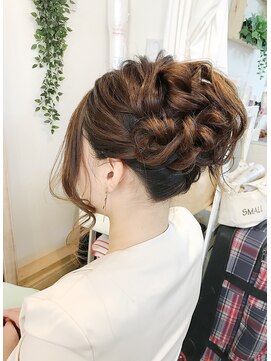 ロカット サロン(Roquat Salon) 高めシンプルアレンジ【ヘアアレンジ　立川/立川南/八王子/袴】