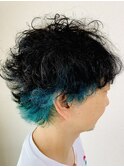 メンズのインナーカラー/寒色系カラー/くせ毛カット/ラフ/個性的