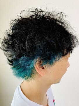 スタジオドーム(studio DOmE) メンズのインナーカラー/寒色系カラー/くせ毛カット/ラフ/個性的