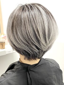 パティオン(PATIONN) 全頭ブリーチに飽きた方におすすめシルバーグレーバレイヤージュ