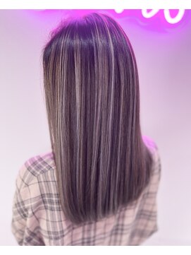 ラビス 浦和(Lovis) 浦和/ホワイトカラー/韓国/シールエクステ/イヤリングカラー