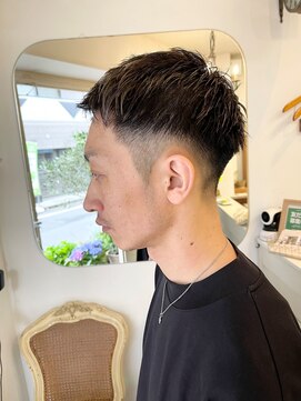 アミュレ(Amule) ハイライトメンズベリーショートアップバングフェードヘア梅ヶ丘