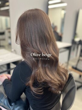 フォンズ(FONS) 明るすぎない透明感オリーブベージュ 緑にならない上品なカラー