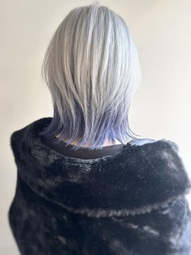 エル セルカ 高田馬場(el CERCA) ホワイトシルバー×ブルーインナーカラー