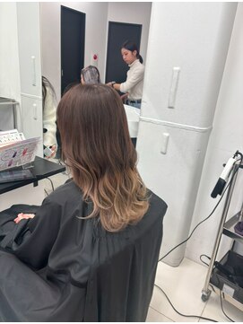 アライブ ハラジュク(ALIVE harajuku) 【ALIVE 夕貴】ホワイトベージュグラデーションカラー