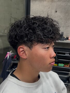 イーラ(era) スペインカール　ツイストスパイラル眉カットメンズパーマ