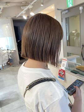 キャンバス バイ ネオリーブ 横浜西口(Canvas by neo.) 切りっぱなしボブ フラットボブ ミルキーベージュ