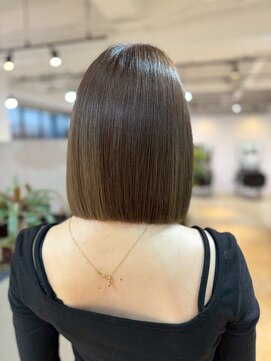 メリー オオサカ(Merly Osaka) パツッとボブ × モカブラウン