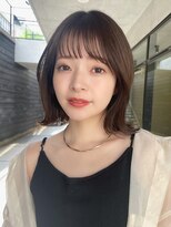 くびれヘア　外ハネ　レイヤーボブ　ベージュカラー　顔まわり