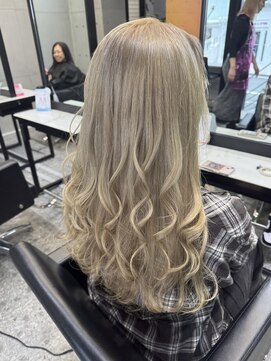 パヌポン(PANUPON) ベージュダブルカラーケアブリーチハイライトバレイヤージュ