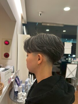 クールな印象◎アッシュグレー×マッシュ