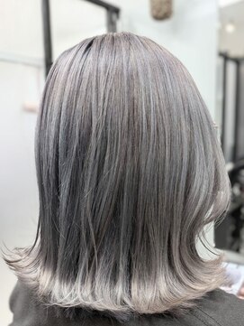 ヘアースタジオ ジェイワン(hair studio J ONE) 20代30代/ミディアム/外ハネ/ハイライト/アッシュグレー
