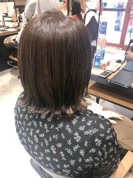 ビヨウシツ ポスタ グレージュ切りっぱなしボブ　正木ゆかり