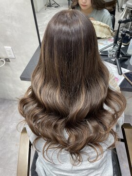 キリカ 新宿東口(KIRIKA) 【KIRIKA/横澤】ナチュラルグラデーション/エクステハイライト風