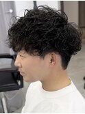 モテる波巻きスパイラルパーマメンズツーブロックセンターパート