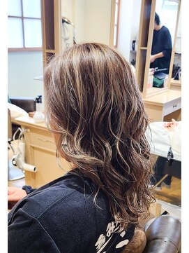 ヘアーアンドスパ フラップス(FLAPS) ハイライト/ライトベージュ