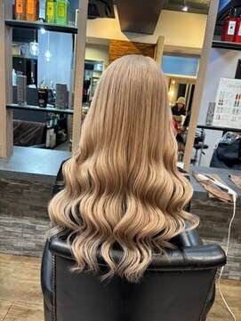 ヨロ 上野(YOLO) ハイライトカラーミルクティーベージュレイヤーカット