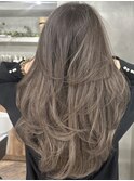 レイヤーボブハイライトブリーチレイヤーハイトーングレージュ