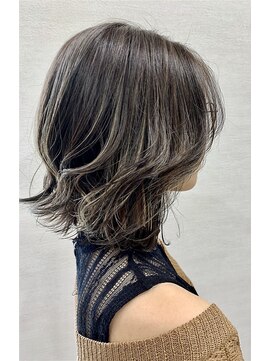 トゥエンティ(twenty) ハイライトグレージュ×ウルフボブ