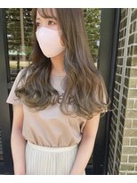ヘアデザイン ソラ(Sola)&nbsp;透明感透け感アッシュベージュ×斜めシースルーバング