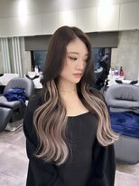 エリーツ 表参道(elyts)&nbsp;シールエクステで作る韓国ヘア インナーカラー