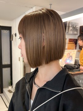 アンプラグド(unplugged) ブリーチ1回の切りっぱなしボブ