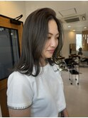大人可愛いミディアム・グレージュ