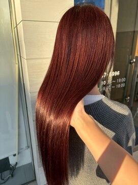 20代30代髪質改善カシスレッドシースルーバング艶感ストレート