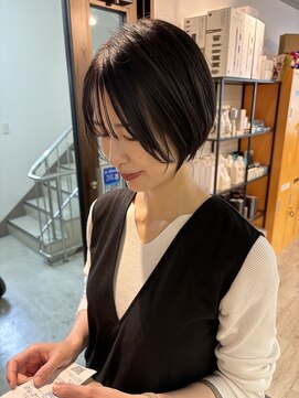 コワファーストナガサキシャンプーボーイ(COIFF1RST NAGASAKI SHAMPOO BOY) 大人ショートボブ丸みショートカットマッシュショート前髪あり