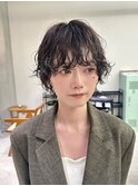 マッシュショートヘア前髪パーマハンサムショートブルーブラック